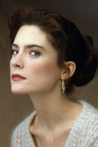 Lara Flynn Boyle, photo 2 of 3