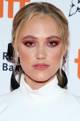 Maika Monroe, photo 3 of 3