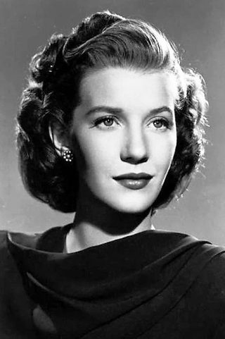 Lois Maxwell, photo 1 of 3
