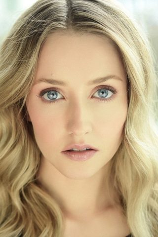 Emily Tennant, photo 2 of 3
