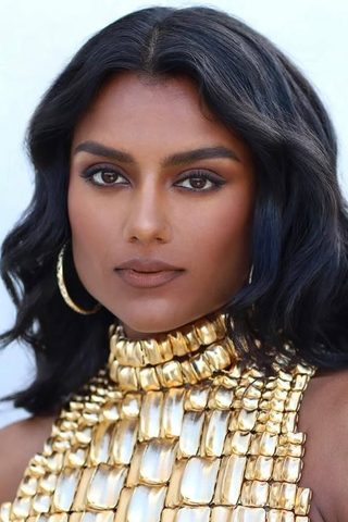 Simone Ashley, photo 1 of 3