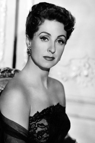 Danielle Darrieux, photo 2 of 3
