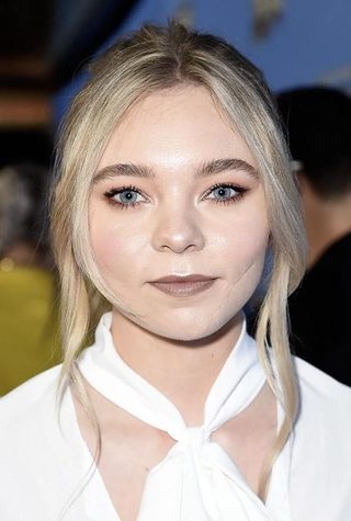 Taylor Hickson, photo 2 of 3
