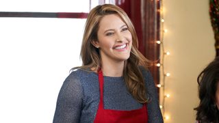 Christmas Wishes & Mistletoe Kisses still 3