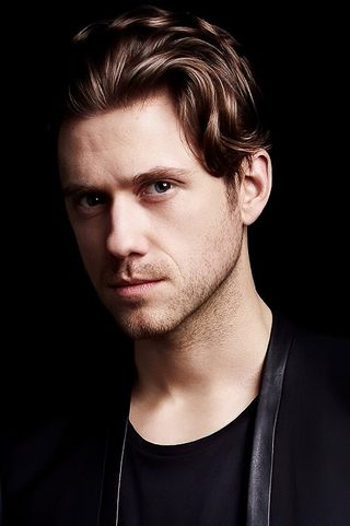Aaron Tveit, photo 3 of 3