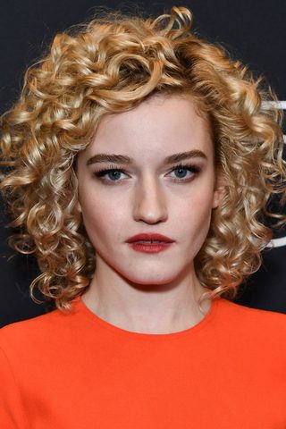 Julia Garner, photo 3 of 3