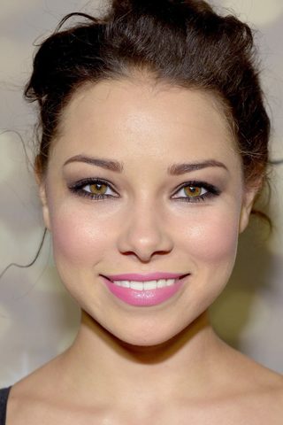 Jessica Parker Kennedy, photo 2 of 3