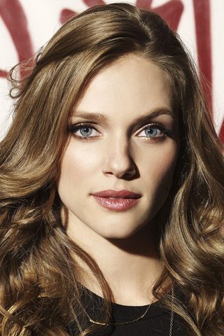 Tracy Spiridakos, photo 2 of 3