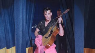 Elvis still 7