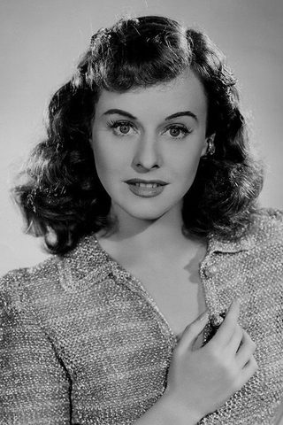 Paulette Goddard, photo 2 of 3