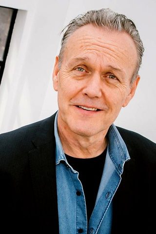 Anthony Head, photo 2 of 3