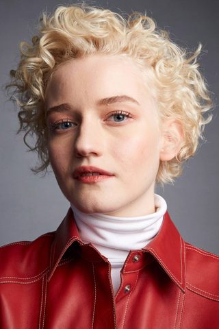 Julia Garner, photo 1 of 3