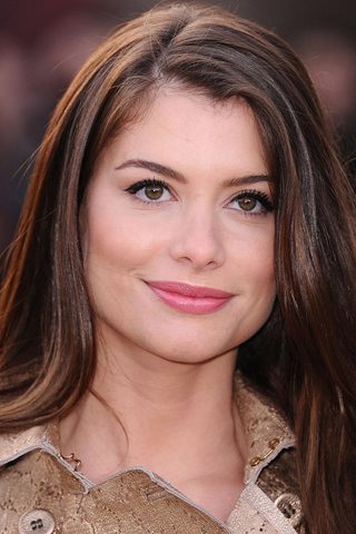 Alinne Moraes, photo 1 of 3