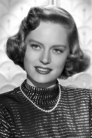 Alexis Smith, photo 3 of 3