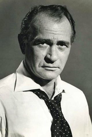 Darren McGavin, photo 3 of 3