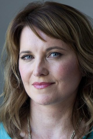 Lucy Lawless, photo 1 of 3
