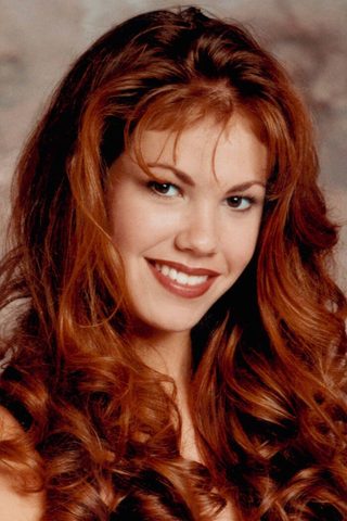 Nikki Cox, photo 2 of 3
