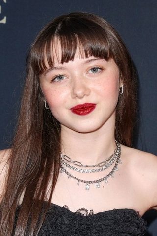 Violet McGraw, photo 3 of 3