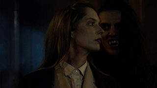 Dracula: The Original Living Vampire still 2