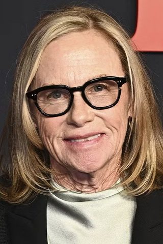 Amy Madigan, photo 2 of 3