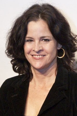 Ally Sheedy, photo 2 of 3