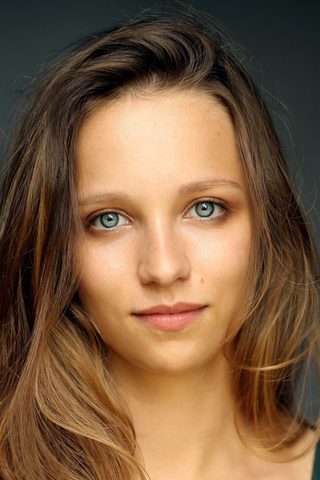 Molly Windsor, photo 1 of 3