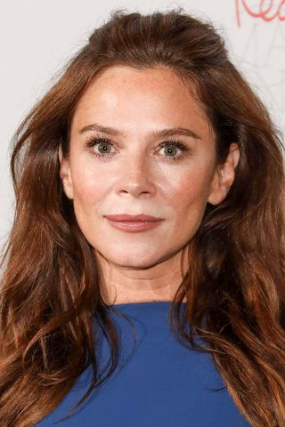 Anna Friel, photo 3 of 3