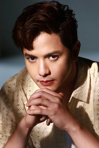Alden Richards, photo 2 of 3