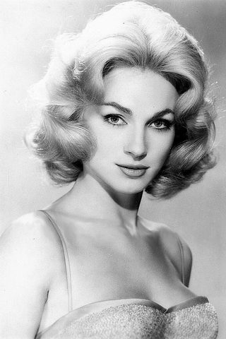 Shirley Anne Field, photo 1 of 3