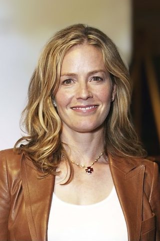Elisabeth Shue, photo 3 of 3