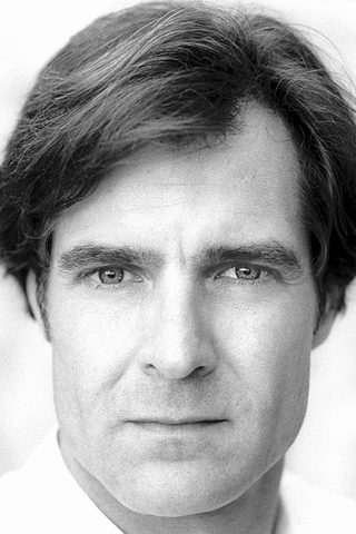 Henry Czerny, photo 2 of 3