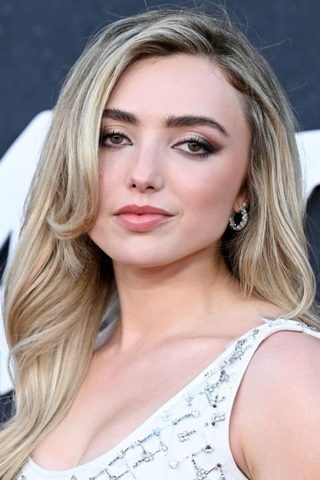Peyton List, photo 2 of 3