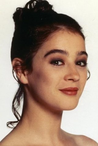 Moira Kelly, photo 2 of 3