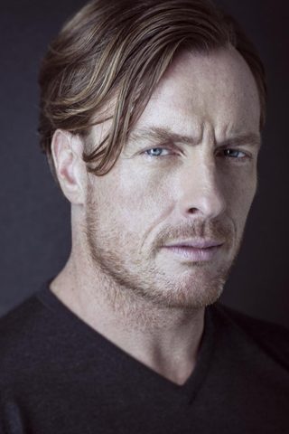 Toby Stephens, photo 3 of 3
