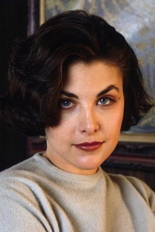 Sherilyn Fenn, photo 1 of 3