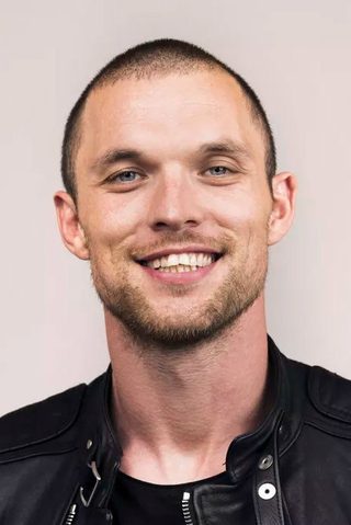 Ed Skrein, photo 2 of 3
