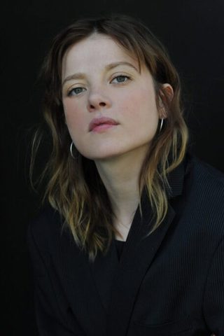 Jella Haase, photo 1 of 3