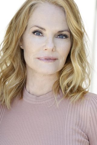 Marg Helgenberger, photo 2 of 3