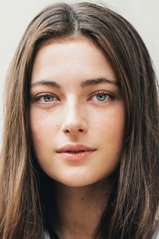 Millie Brady, photo 1 of 3