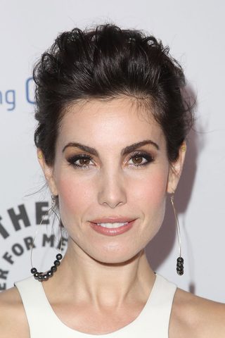 Carly Pope, photo 3 of 3