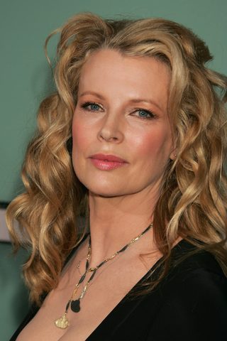 Kim Basinger, photo 2 of 3