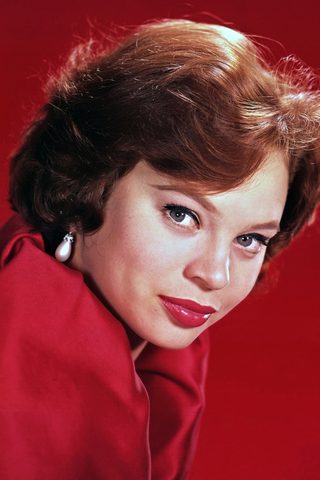 Juliet Prowse, photo 2 of 3