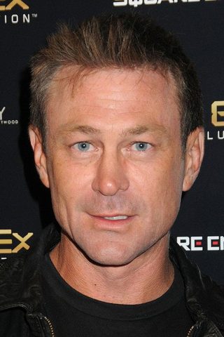 Grant Bowler, photo 1 of 3