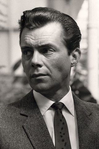 Dirk Bogarde, photo 2 of 3