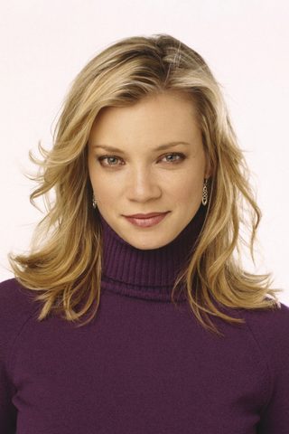 Amy Smart, photo 2 of 3
