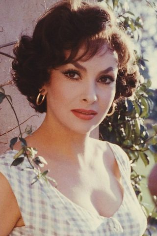 Gina Lollobrigida, photo 2 of 3