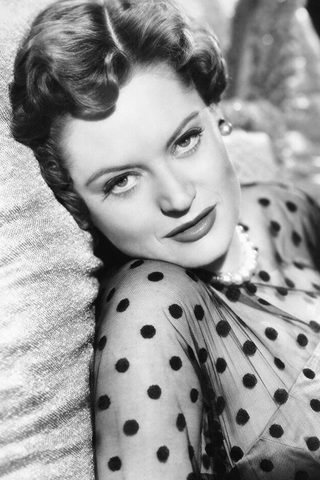 Alexis Smith, photo 1 of 3