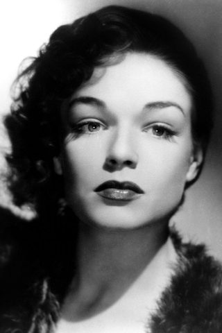 Simone Signoret, photo 3 of 3