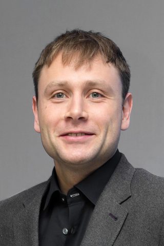 Max Riemelt, photo 3 of 3
