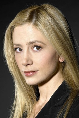 Mira Sorvino, photo 2 of 3